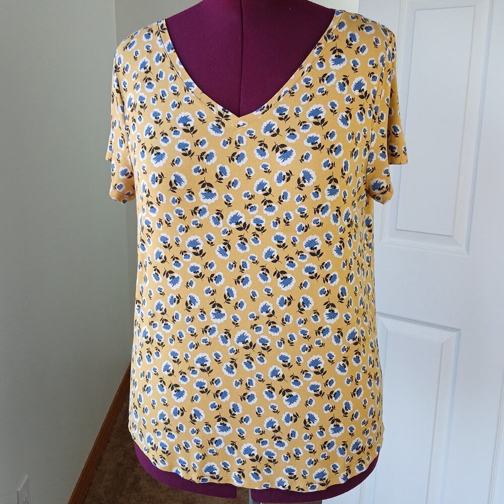 dip Classic Yellow Floral Print V-neck Tee Large blue white basic comfort rayon - Picture 5 of 10